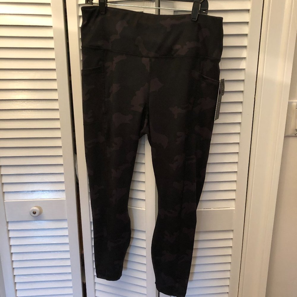 Yogalicious yoga black fatigue imprint legging pan